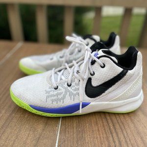 NIKE Kyrie Flytrap II White Basketball Shoes Sz 6Y